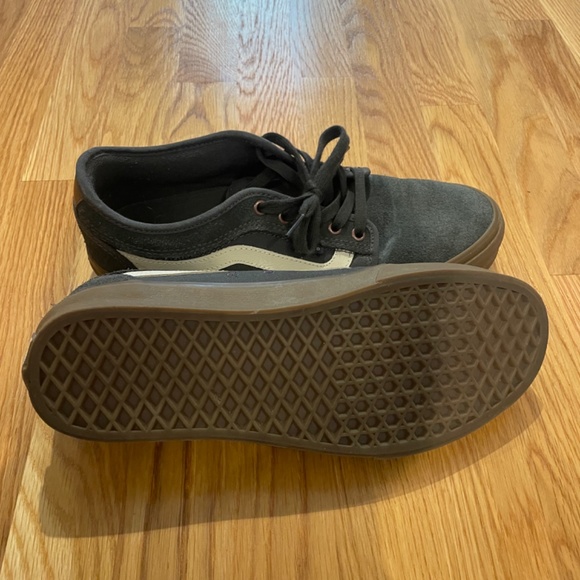 Vans - Picture 2 of 6